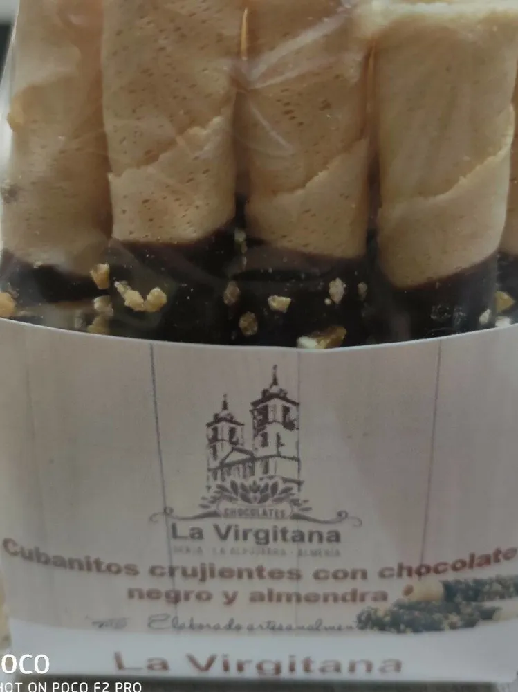 Cubanitos crujientes con chocolate negro y almendra