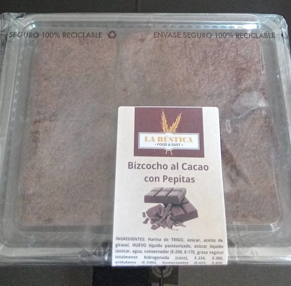 Bizcocho al cacao con pepitas
