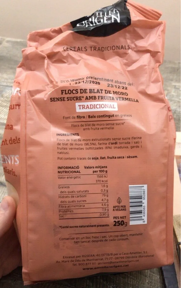 Flocs de blat de moro amb fruita vermella