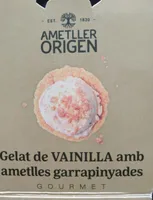 Gelat de vainilla amb ametlles garrapinyades