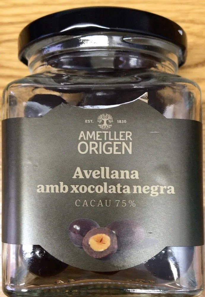 Avellana amb xocolata negra