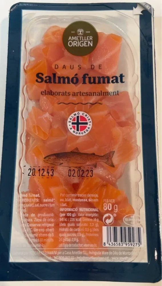 Dados de salmón ahumado