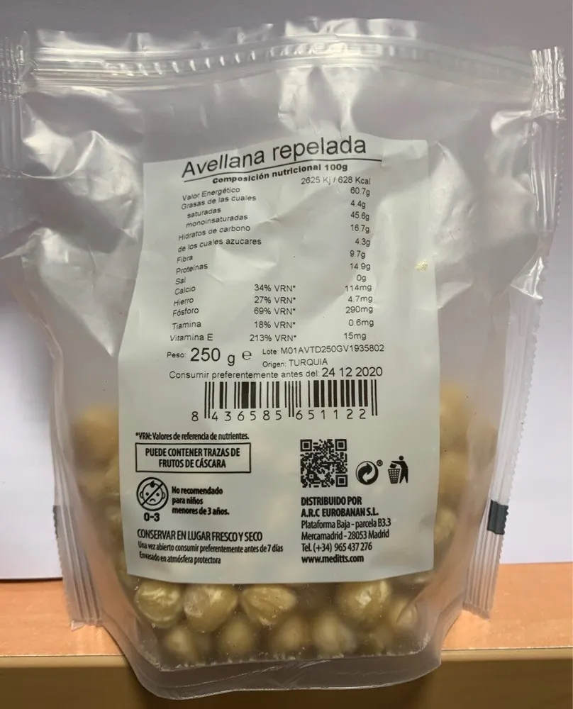 Avellana repelada