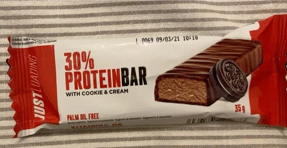 30% protein bar with cookie & cream