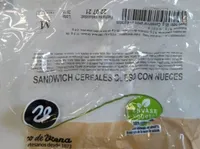 Sandwich cereales de queso y nueces