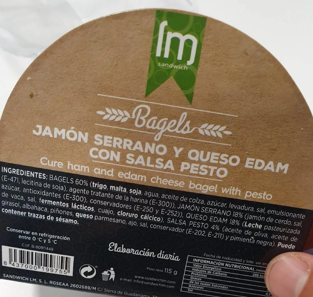 Bagels  jamón Serrano queso y pesto