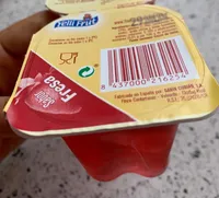 Postre de zumo de fresa y gelatina