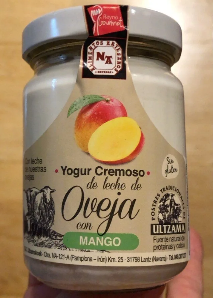 Yogur cremoso de leche de oveja con mango