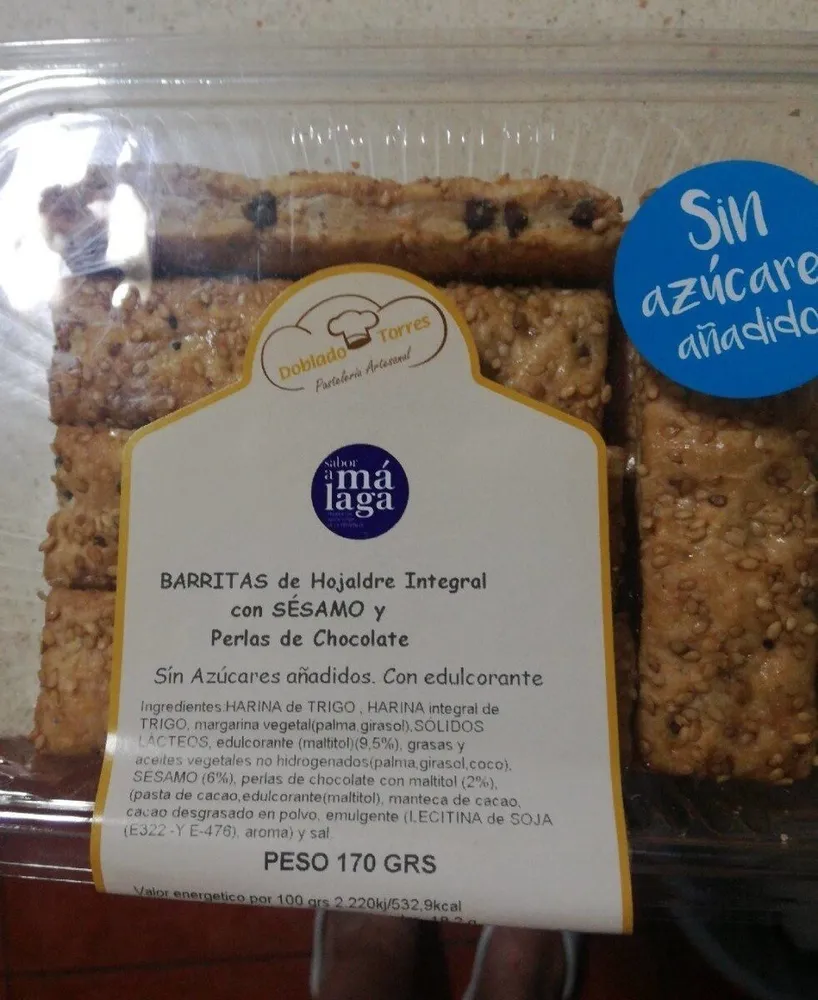 Barritas de hojaldre integral con sesamo y perlas de chocolate