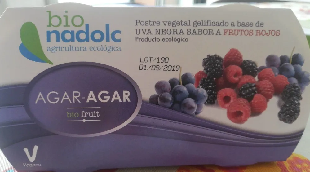 Postre vegetal gelificado a base de uva negra