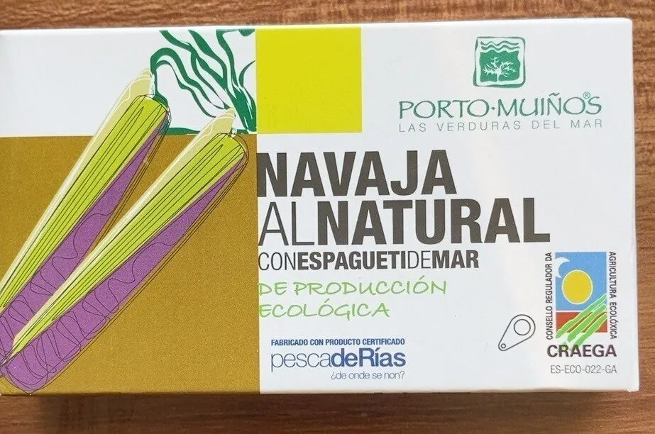Navaja al natural con espagueti de mar