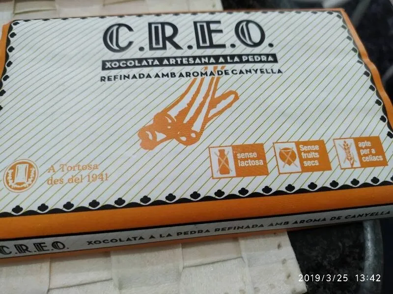 Xocolata artesana a la pedra refinada amb aroma de canyella