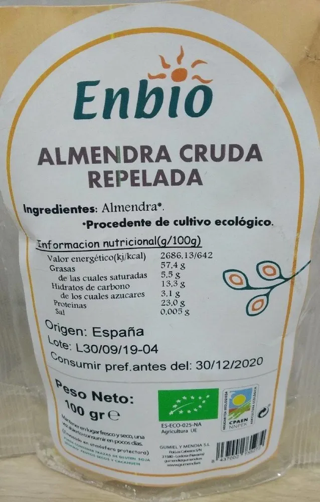 Almendra cruda repelada