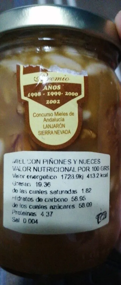 Miel con piñones y nueces