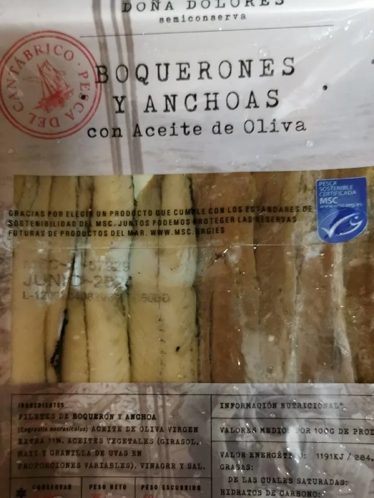 Boquerones y anchoas con aceite de oliva