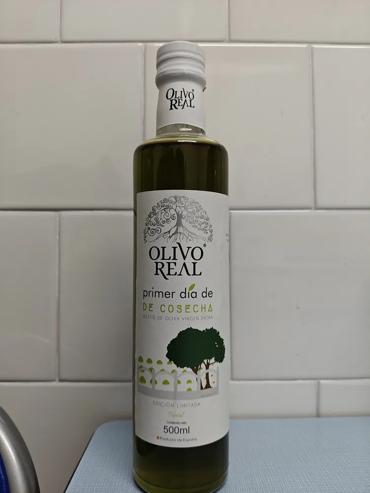 Aceite de oliva virgen extra primer día de cosecha