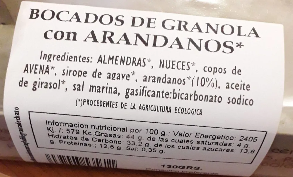Bocados de granola con arándanos
