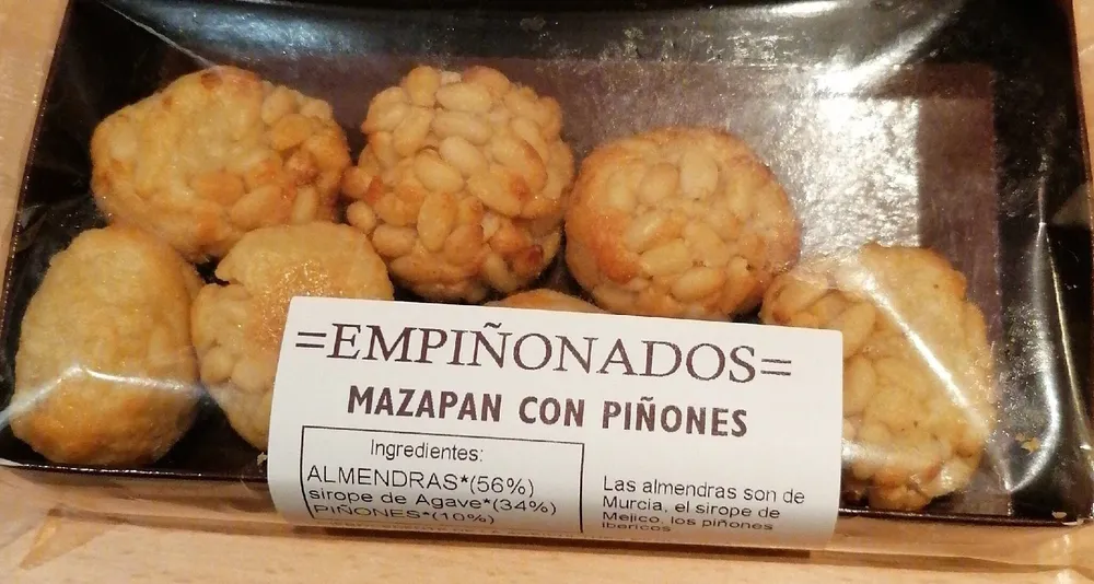 EMPIÑONADOS MAZAPÁN CON PIÑONES