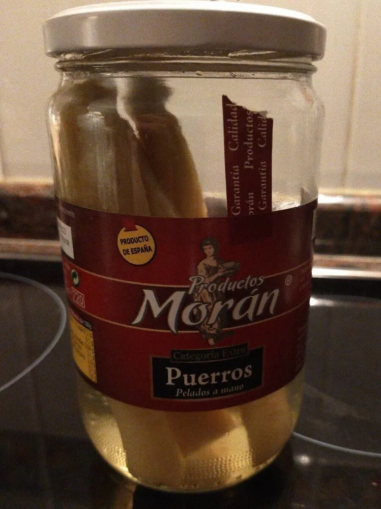 Puerros pelados a mano