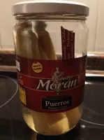 Puerros pelados a mano
