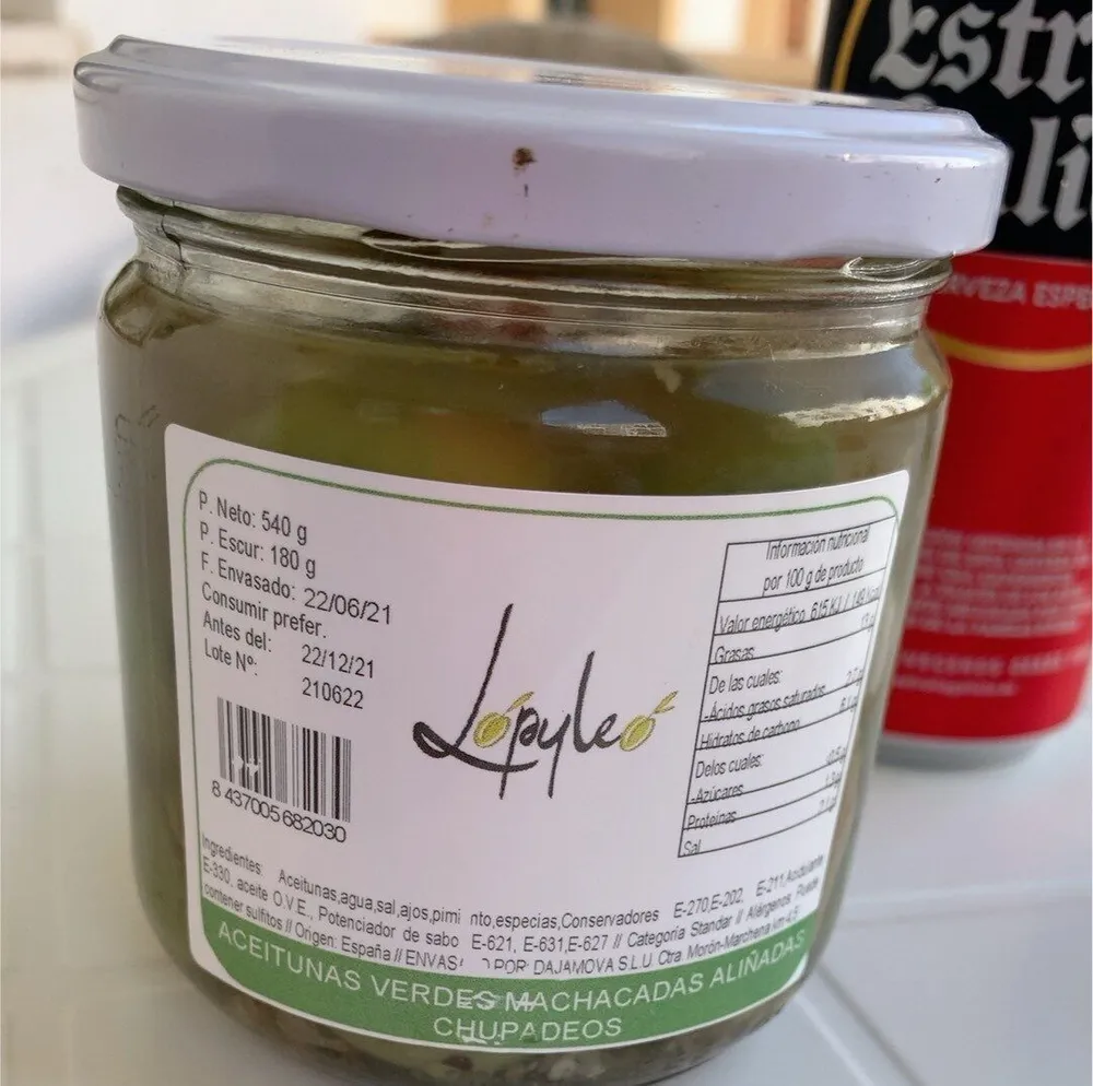 Aceitunas verdes machacadas aliñadas chupadeos
