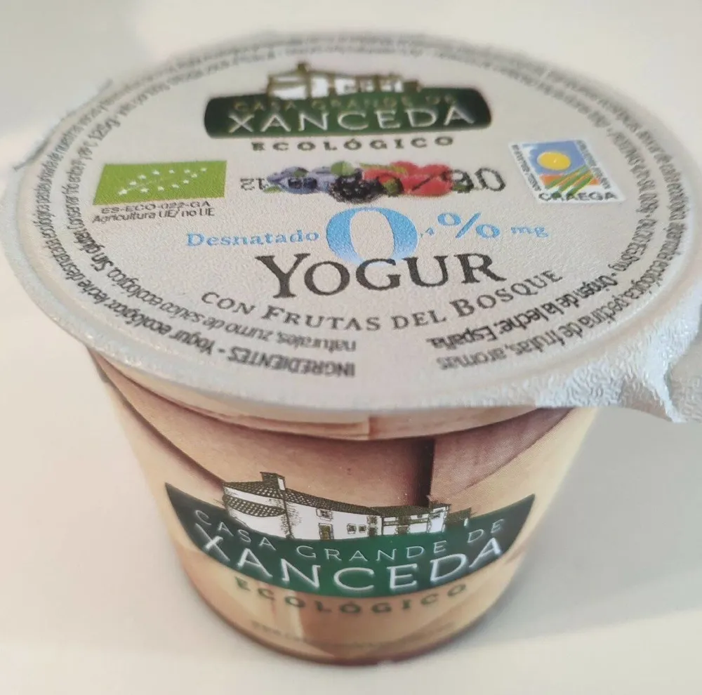 Yogur desnatado 0% con frutas del bosque