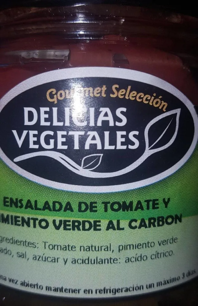Ensalada de tomate y pimiento verde al carbón
