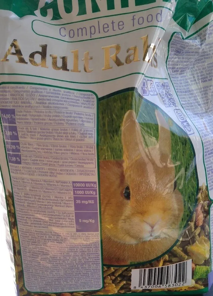 adultos rabbits  completen  food