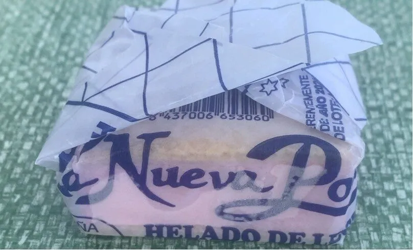Helado de leche sabor fresa y nata