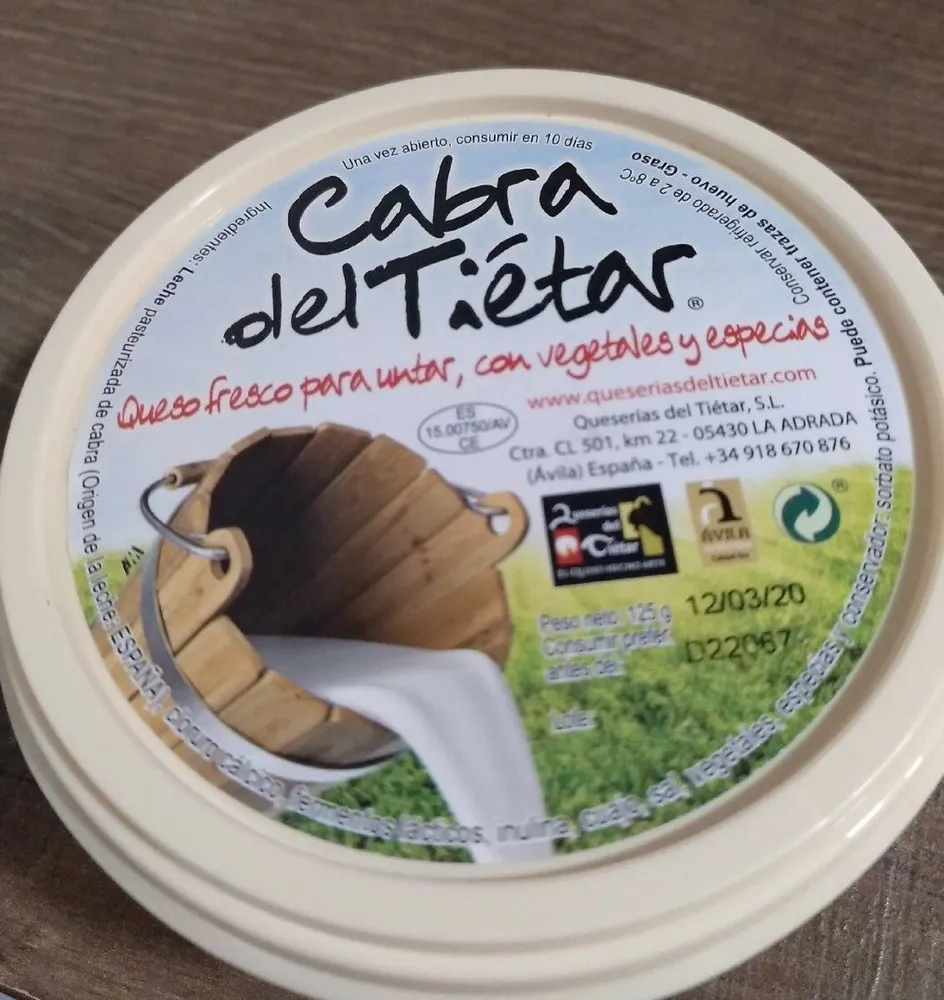 Queso fresco para untar con vegetales y especiad