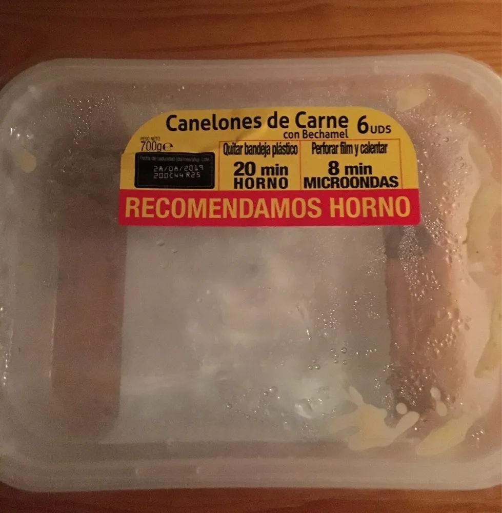 Canelones de carne con bechamel
