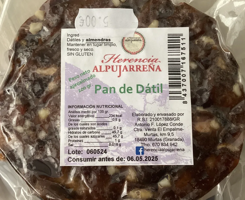 Pan de dátiles con almendras