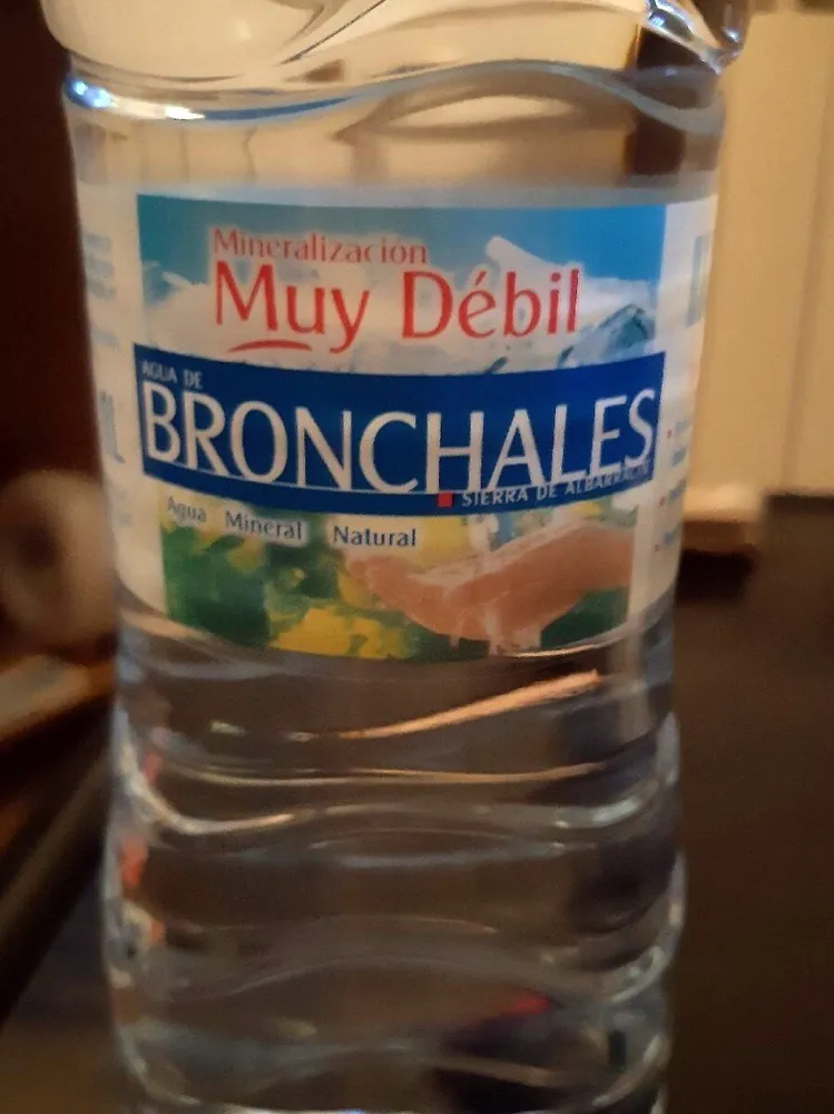 Agua mineral natural