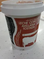 Helado leche con avellana tostada