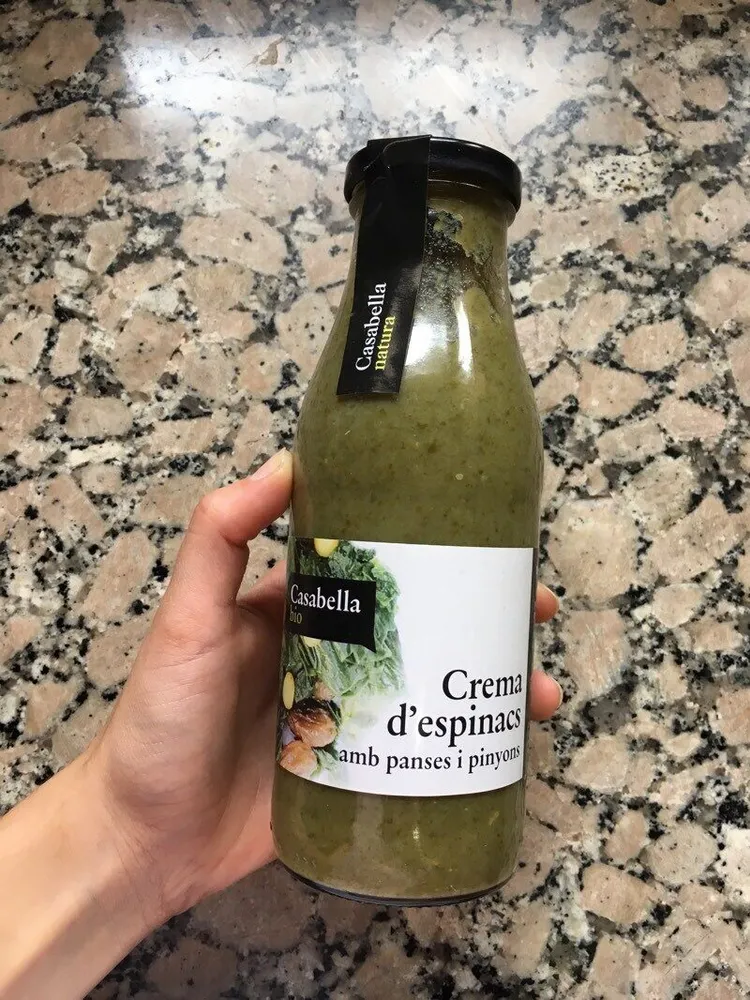 Crema d'espinacs amb panses i pinyons