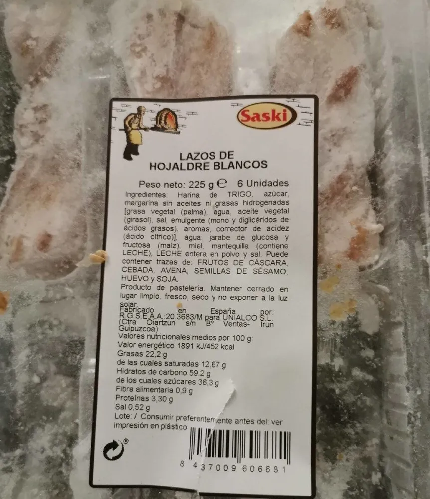 Lazos de hojaldre blancos