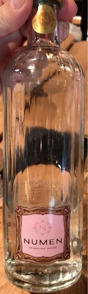 Agua mineral con gas