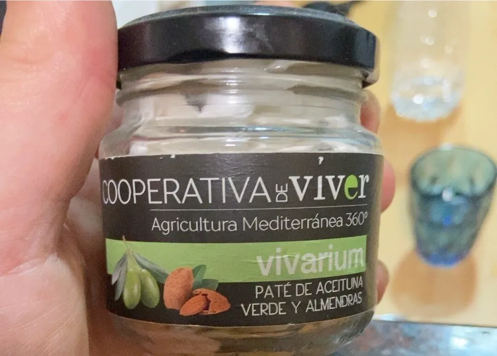 Pate de aceituna verde y almendra