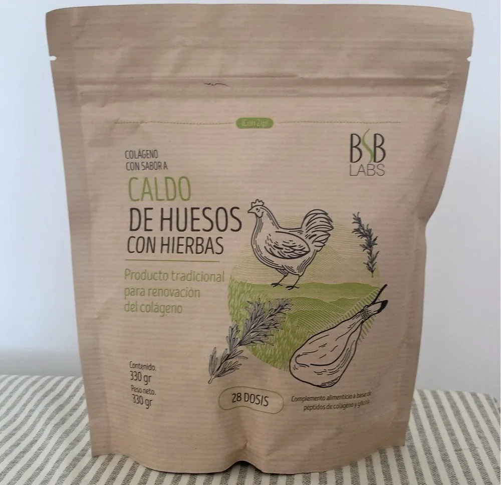 Caldo de huesos con hierbas