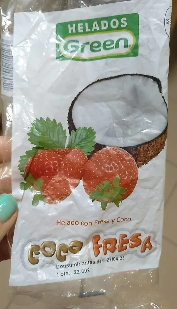 Helado con fresa y coco