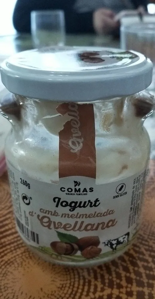 Iogurt amb mermelada d'avellana