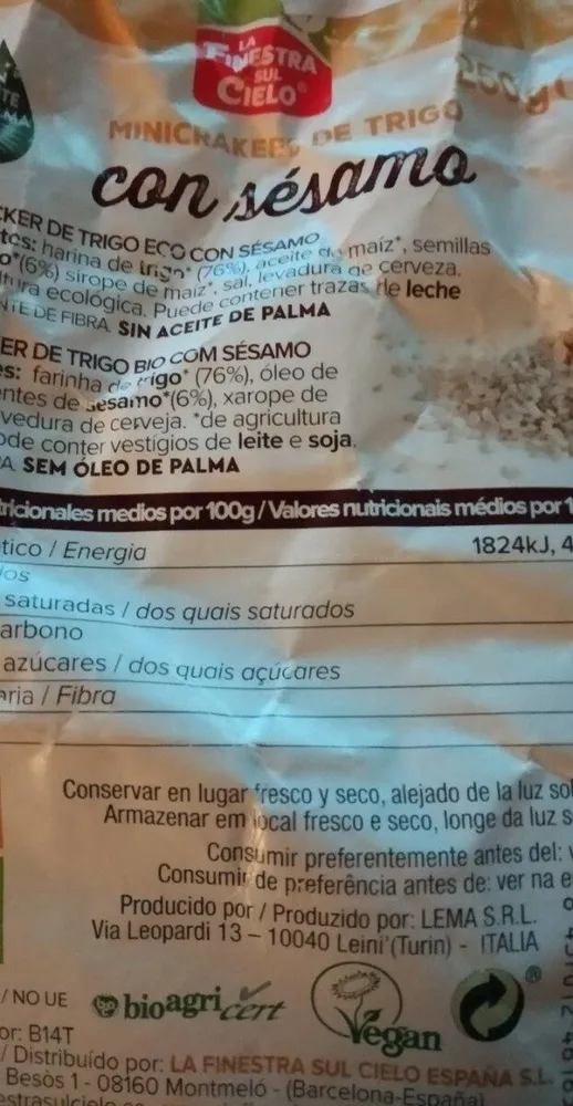 Minicrakers de trigo con sésamo