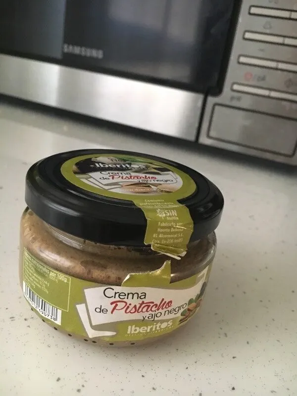 Crema de pistacho y ajo negro