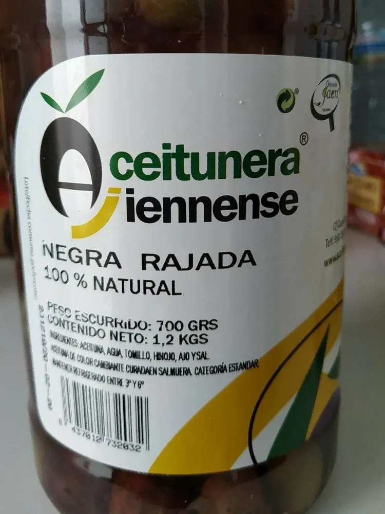 Aceitunas negars rajadas