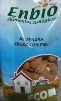 Almendra cruda con piel