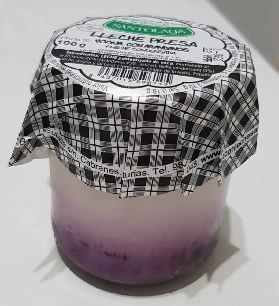 Yogur con arándanos y leche condensada