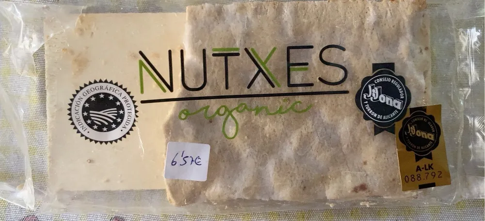 Turrón blanco con almendra