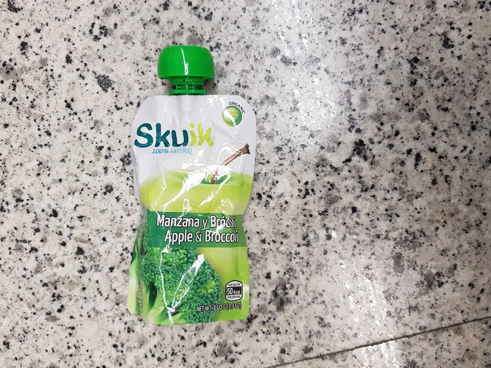 Natural manzana y brócoli ecológico