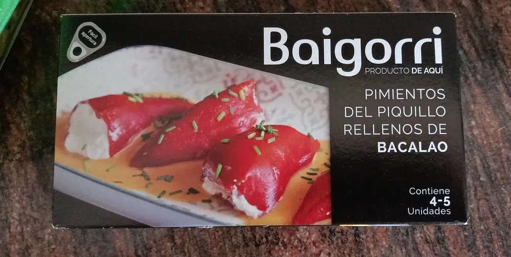 Pimientos del piquillo rellenos de bacalao