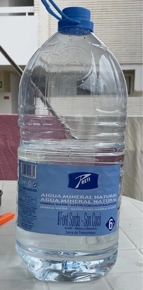 Aigua mineral narural